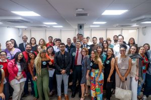 texto alternativo - foto com várias pessoas